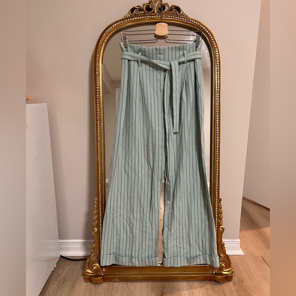 NWT - The perfect travel trouser or work trouser!